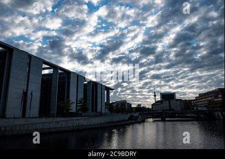 Berlin, Germany. 30th July, 2020. A thick carpet of clouds hangs over the Spree in the government district. Credit: Fabian Sommer/dpa/Alamy Live News Stock Photo