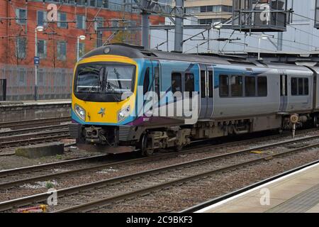 A TransPennine Express Class 185 Desiro DMU enters Leeds station Stock Photo
