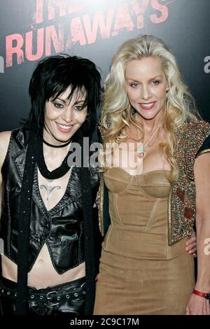 Los Angeles, USA. 11th Mar, 2010. Joan Jett and Cherie Currie of The Runaways at the premiere of the movie 'The Runaways' at the ArcLight Cinemas Cinerama Dome. Los Angeles, March 11, 2010 | usage worldwide Credit: dpa/Alamy Live News Stock Photo