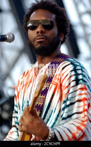 July 30, 2020: MALIK B (Malik Abdul Basit) a rapper, singer and founding member of The Roots, has died, according to a statement posted on the group's verified Twitter account. He was 47. FILE PICTURE TAKEN ON: July 12, 2004, Pittsburgh, Pennsylvania, USA: Rapper/guitarist MALIK B. of 'THE ROOTS' performs during a tour stop held at the Chevrolet Amphitheater in Pittsburgh.  (Credit Image: © Jason Nelson/AdMedia via ZUMA Wire) Stock Photo