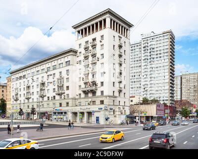 MOSCOW, RUSSIA - JULY 25, 2020: view of New Arbat Avenue with October cinema and concert hall from Novinskiy Boulevard during sightseeing tour on excu Stock Photo