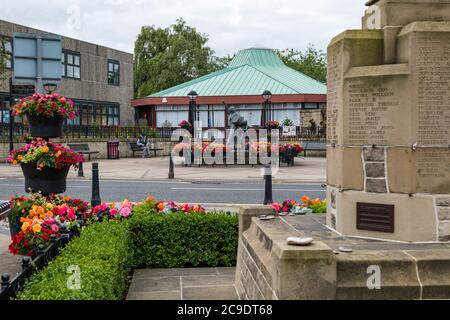 Jackie Crookston memorial and world war monument, Tranent, East Lothian, Scotland, UK with Keep Scotland Beautiful flowers Stock Photo