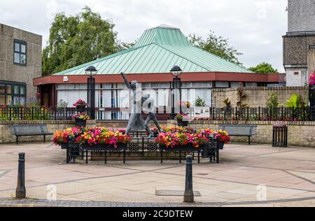 Jackie Crookston memorial statue (David Annand), Tranent, East Lothian, Scotland, UK with Keep Scotland Beautiful flowers Stock Photo