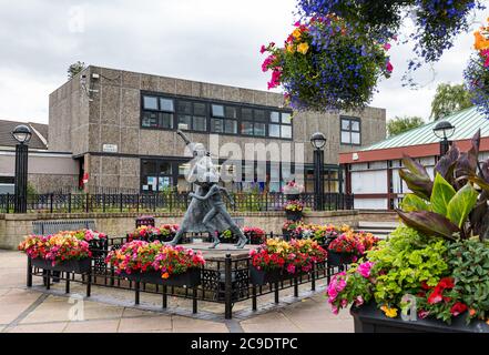 Jackie Crookston memorial statue (David Annand), Tranent, East Lothian, Scotland, UK with Keep Scotland Beautiful flowers Stock Photo