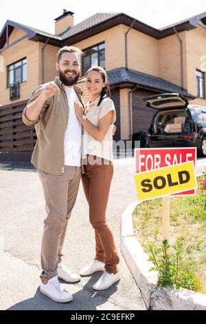 Portrait of happy couple showing new home key Stock Photo - Alamy