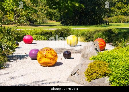 Kew Royal Botanical Gardens iconic Dale Chihuly Reflections Exhibition colourful glass sculptures sculpture art Niijima Floats Stock Photo