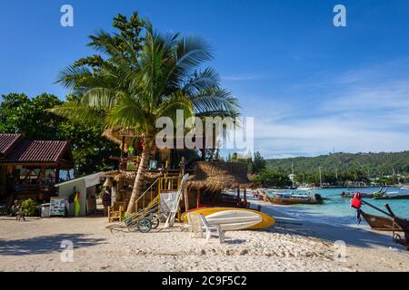 Boats and boards waiting for rent in a paradise beach at Koh Phi Phi, Thailand Stock Photo