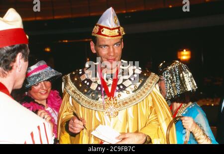 Kölle Alaaf - Fernsehsitzung der Prinzengarde Köln von 1906 e.V. im Hotel Maritim, Deutschland 1997, als Gast: Boxer Henry Maske Stock Photo