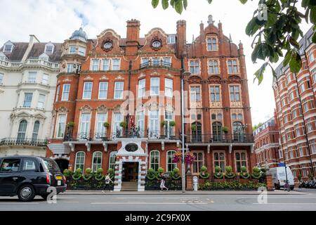 London- July, 2020: The Milestone Hotel and Residences, a luxury 5 star hotel on Kensington Hight Street in West London Stock Photo