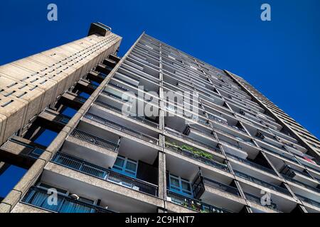 Brutalist style residential high-rise Trellick Tower by architect Ernő Goldfinger, London, UK Stock Photo