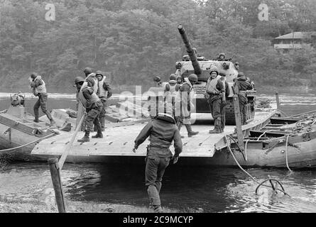 Italian Army, Ticino river crossing exercise with Leopard tanks on a boat bridge (May 1989) Stock Photo