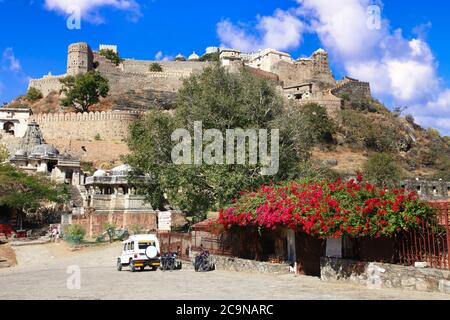 Castle and fortified walls of Kumbhalgarh Fort in Rajasthan state. India Stock Photo