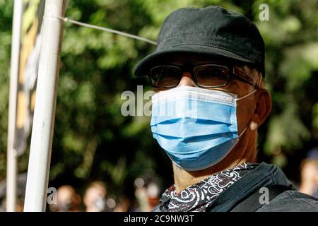 Portland, USA. 31st July, 2020. Gregory Lee Johnson, whose Texas v Johnson ruling in 1989 established flag-burning as protected speech, attends the rally. Over a thousand protesters rallied peacefully at the Hatfield Federal Courthouse in Portland, Oregon on July 31, 2020, for the 65th consecutive night of support for Black Lives Matter. No Federal officers were seen. © John Rudoff 2020 Credit: Sipa USA/Alamy Live News Stock Photo