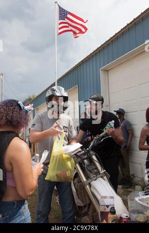 Zinc, Arkansas, USA. 2nd Aug, 2020. Aug. 2, 2020: Protesters serve bbq to the opposition. A variety of groups including Ozarks Hate Watch and Bridge the Gap NWA are marching on Zinc, AR, in a historic march (never before has Zinc had a march of Black groups). Zinc is home of Thomas Robb, who is the grandwizard of the KKK. Credit: Leslie Spurlock/ZUMA Wire/Alamy Live News Stock Photo