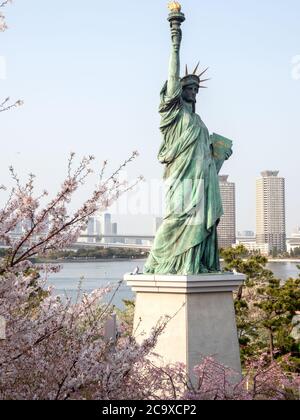 replica-statue-of-liberty-