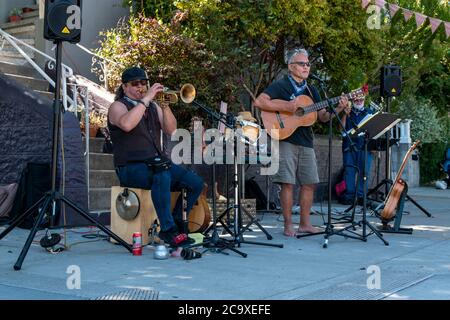 This band performs folk music on Sanchez Street in the Noe Valley neighborhood of San Francisco, CA, USA. It draws plenty of music lovers. Stock Photo