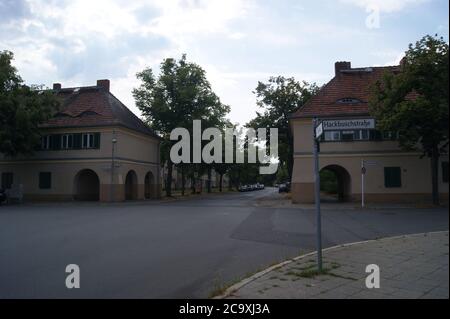 Torweg Ecke Hackbuschstraße in der Gartenstadt Staaken in Berlin-Spandau. Stock Photo