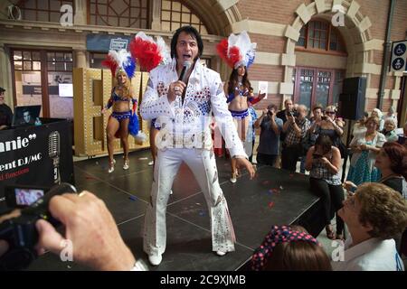 An Elvis impersonator entertains the crowds at Central Station in Sydney before the departure of the NSW Trainlink Elvis Express train to Parkes. Stock Photo