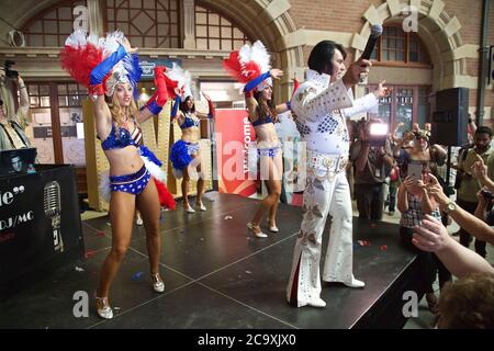 An Elvis impersonator entertains the crowds at Central Station in Sydney before the departure of the NSW Trainlink Elvis Express train to Parkes. Stock Photo