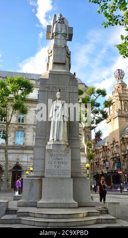 Edith Cavell statue in Trafalgar Square