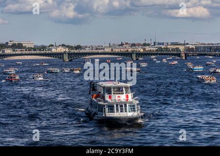 St. Petersburg, Russia - July 26th, 2020 Sightseeing cruise tour boats on Neva river on background of Troitskiy bridge and tourists looking landmarks of St. Petersburg city, Russia Stock Photo