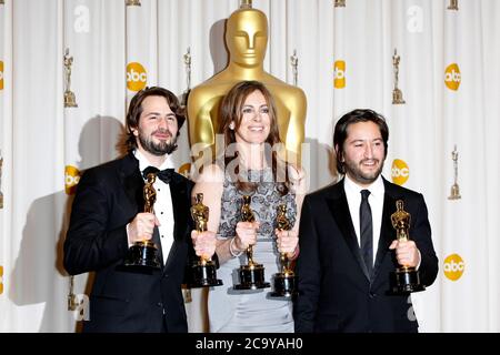 Mark Boal, Kathryn Bigelow and Greg Shapiro with the Oscar for the best film 'Deadly Command - The Hurt Locker' in the press room of the 2010/82nd Annual Academy Awards at the Kodak Theater. Los Angeles, March 7, 2010 | usage worldwide Stock Photo