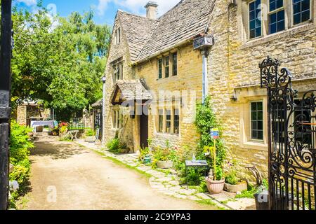 rural Cotsworld stone home in countryside of England Stock Photo