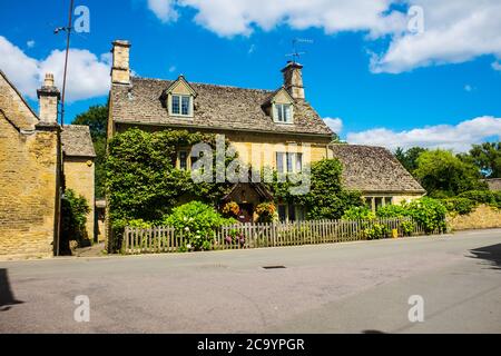 rural Cotsworld stone home in countryside of England Stock Photo