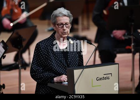 Munich, Deutschland. 03rd Aug, 2020. Widow Liselotte VOGEL speaks her farewell words. Funeral service for the late Muenchner Alt-OB and honorary citizen Dr. Hans-Jochen Vogel (SPD) on 03.08.2020 in the Philharmonie in Gasteig in Muenchen, | usage worldwide Credit: dpa/Alamy Live News Stock Photo