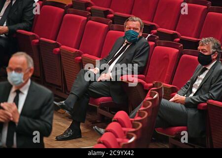 Munich, Deutschland. 03rd Aug, 2020. Former Chancellor Gerhard SCHROEDER (SPD) with face mask, mask. Funeral service for the late Muenchner Alt-OB and honorary citizen Dr. Hans-Jochen Vogel (SPD) on 03.08.2020 in the Philharmonie in Gasteig in Muenchen, | usage worldwide Credit: dpa/Alamy Live News Stock Photo