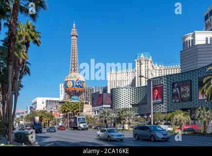 Las Vegas Strip looking towards Paris Las Vegas hotel and casino,  Las Vegas Boulevard, Las Vegas, Nevada, USA