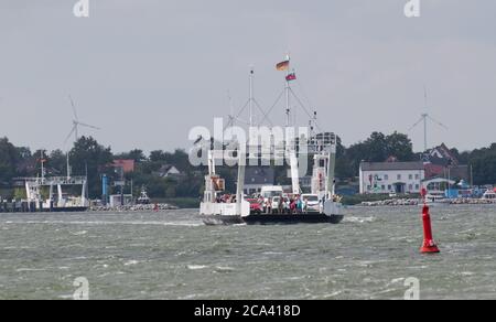 28 July 2020, Mecklenburg-Western Pomerania, Glewitz: The ferry 'Stahlbrode' sails over the Strelasund off the island of Rügen. The ferry carries cars and passengers between the mainland of Western Pomerania and the Baltic Sea island of Rügen. The Strelasund is an inlet of the Baltic Sea and separates the island of Rügen from the mainland near Stralsund. The popular Rügen ferry between Glewitz on Rügen and Stahlbrode offers islanders and their guests the opportunity to 'circumnavigate' traffic junctions that are subject to dust in a romantic way during arrival and departure. The journey time i Stock Photo