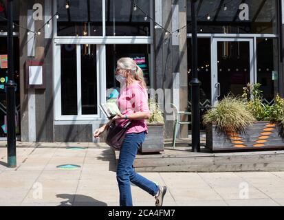 Sevenoaks, Kent,4th August 2020, People passing Nando's restaurant in Sevenoaks, Kent. The forecast is for 20C sunny with a gentle breeze and is to get hotter as the week continues with temperatures expected of 32C or more on Friday. Credit: Keith Larby/Alamy Live News Stock Photo