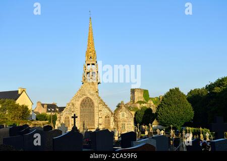 France, Finistere, Landerneau Daoulas Country, La Roche Maurice with castle ruins and Saint Yves church Stock Photo