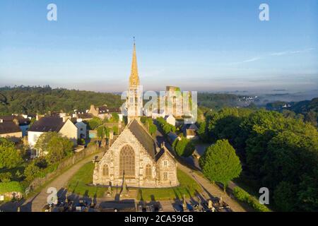 France, Finistere, Landerneau Daoulas Country, La Roche Maurice with castle ruins and Saint Yves church (aerial view) Stock Photo