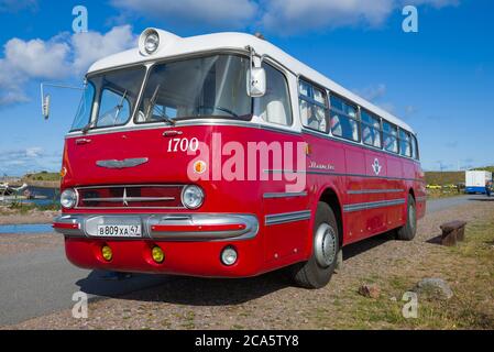 KRONSTADT, RUSSIA - SEPTEMBER 14, 2019: Hungarian bus 'Ikarus 55.14 Lux' close-up on a sunny day. International festival of retro transport 'Fortuna-2 Stock Photo