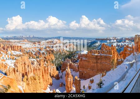 Bryce Amphitheater from the Rim Trail with Thor's Hammer in the foreground, Sunset Point, Bryce Canyon National Park, Utah, USA Stock Photo