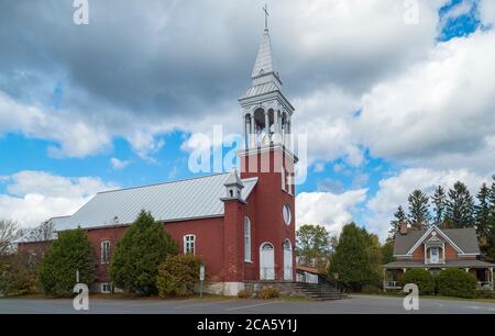 View of church, Knowlton, Eastern Townships, Estrie, Quebec Provence, Canada Stock Photo