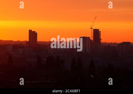 Sunrise over Leeds City Centre. The tall building to the right is Altus House and is now the tallest building in Yorkshire Stock Photo