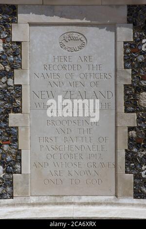 Plaque at Tyne Cot Cemetery in Zonnebeke, Belgium, for the New Zealand soldiers that died at the Battle of Broodseinde & the Battle of Passchendaele Stock Photo