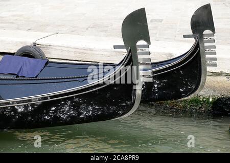 gondola distinctive prows gondolas