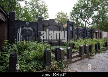 Friedhof Weißensee, Weissensee cemetery - biggest jewish cemetery in Europe Stock Photo