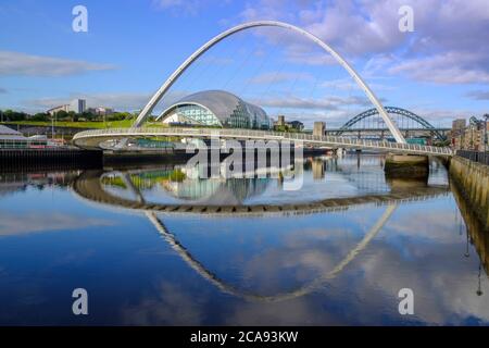 The Sage Arts Centre, Gateshead Millennium Bridge and Tyne Bridge over the Tyne River, Gateshead, Tyne and Wear, England, United Kingdom, Europe