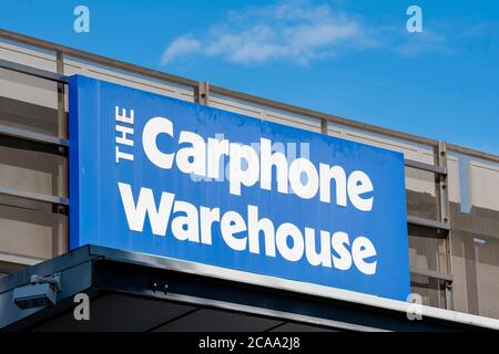 Kent, UK. 4th Aug, 2020. The carphone warehouse logo seen at one of their branches.Tech retailer Dixons Carphone is to cut 800 jobs as it changes the way its stores are managed. The company, which owns Currys PC World, has already started to consult with the affected staff, as it begins to remove roles from its stores. Retail managers, assistant managers and team leader roles will be cut at the company, while new sales manager, customer experience and operational excellence manager positions will be created. Credit: Dave Rushen/SOPA Images/ZUMA Wire/Alamy Live News Stock Photo
