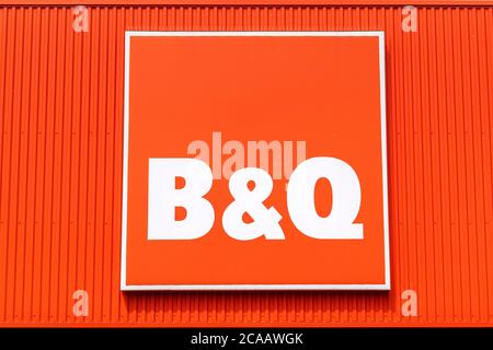 London, UK. 4th Aug, 2020. A DIY store B&Q logo at a branch in London. Credit: Dave Rushen/SOPA Images/ZUMA Wire/Alamy Live News Stock Photo