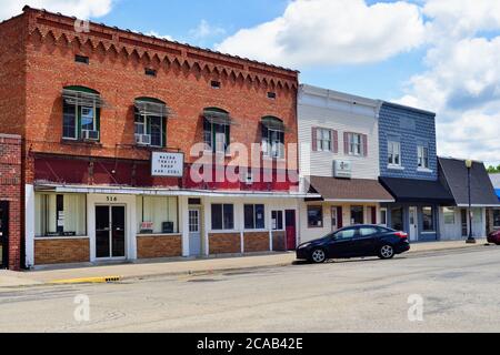 Mazon, Illinois, USA. A  single vehicle is the only thing keeping this small town Main Street from being completely deserted. Stock Photo