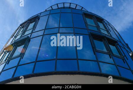 05 August 2020, Saxony-Anhalt, Magdeburg: The glass facade of an administration building. This is where the Federal Office of Administration is currently setting up its new branch office. Initially, 80 jobs are to be created. At the end of 2019, the Federal Minister of the Interior had announced that the Magdeburg region would receive a branch office of the Federal Office of Administration. In the long term, up to 500 people are to work there. The federal government wants to locate more of its own authorities and institutions in the east. Photo: Klaus-Dietmar Gabbert/dpa-Zentralbild/dpa Stock Photo