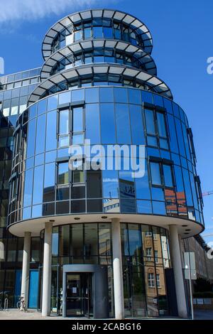 05 August 2020, Saxony-Anhalt, Magdeburg: The glass facade of an administration building. This is where the Federal Office of Administration is currently setting up its new branch office. Initially, 80 jobs are to be created. At the end of 2019, the Federal Minister of the Interior had announced that the Magdeburg region would receive a branch office of the Federal Office of Administration. In the long term, up to 500 people are to work there. The federal government wants to locate more of its own authorities and institutions in the east. Photo: Klaus-Dietmar Gabbert/dpa-Zentralbild/dpa Stock Photo