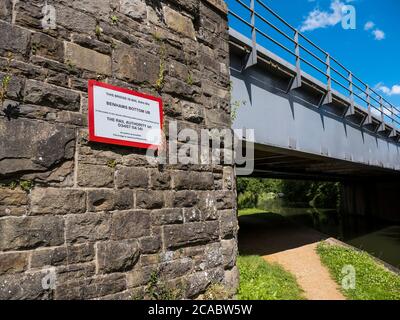 Pickletimber Railway Bridge No 65, Kennet and Avon Canal, Newbury, Berkshire, England, UK, GB. Stock Photo