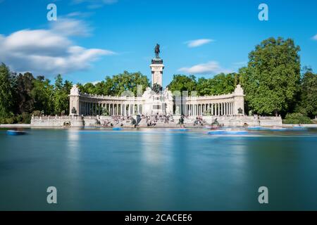 Great pond and monument to Alfonso XII at the Retiro Park (Parque del Buen Retiro) in Madrid in early Spring. Long exposure. Stock Photo